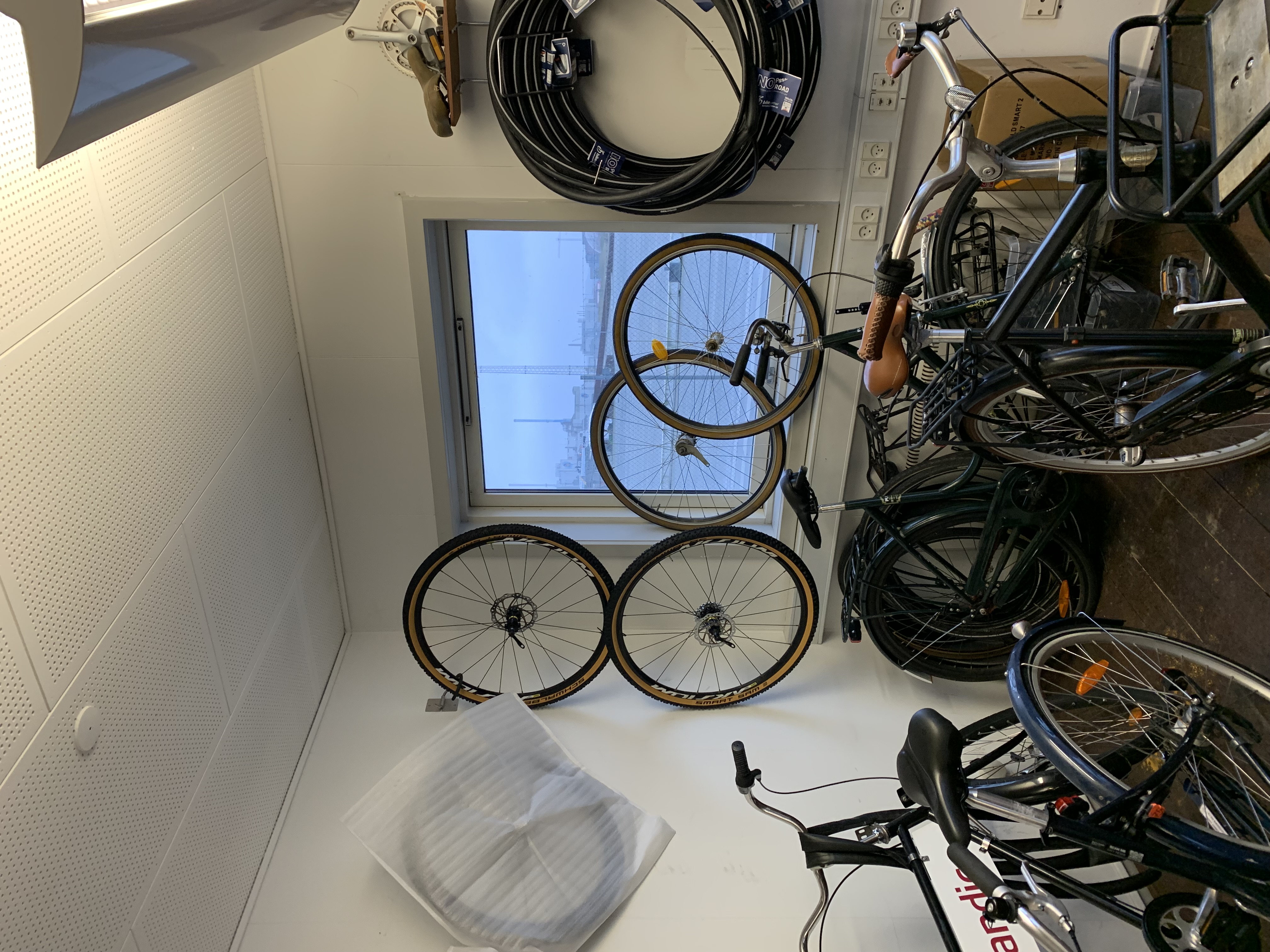 Indenfor i RefurbishBike's værksted